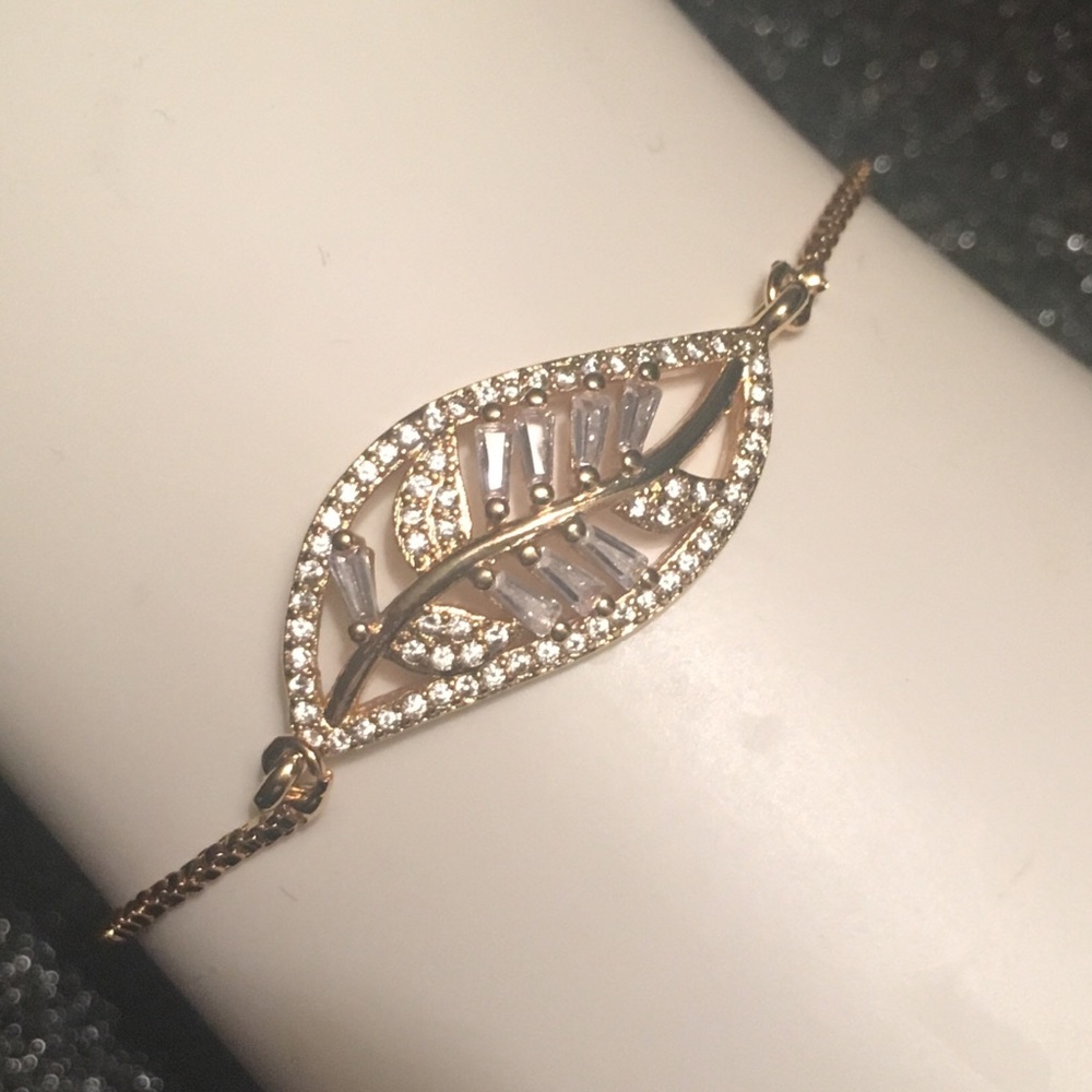 💕Gold Plated Pave CZ Leaf Adjustable Bracelet